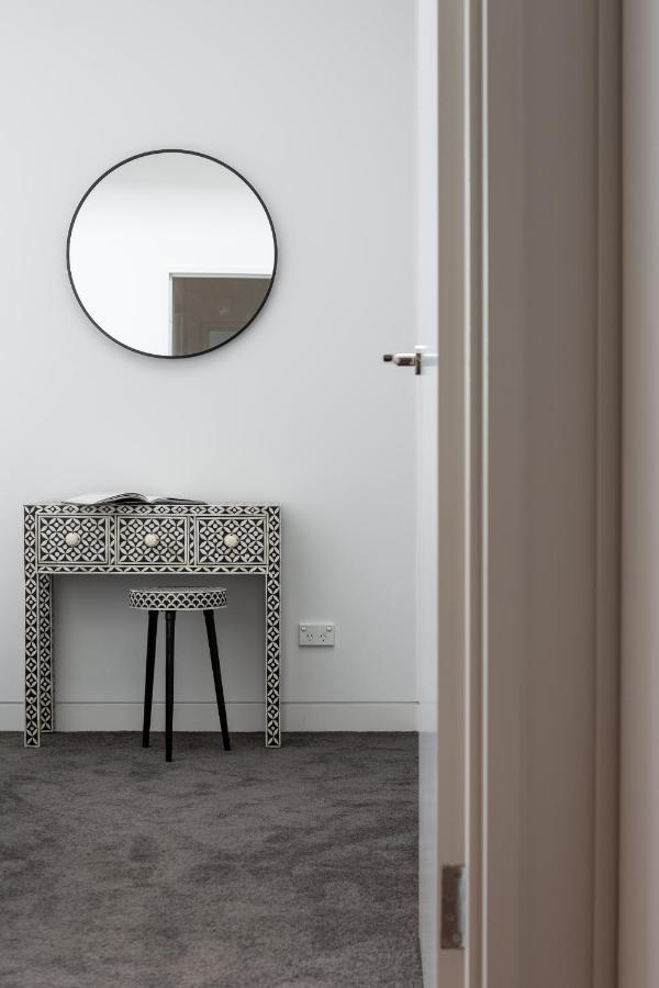 Stylish 2-Bed Apartment With Bbq Patio Near Beach Sydney Eksteriør billede